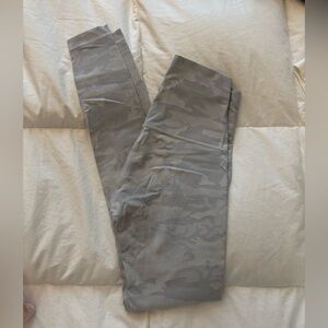 Gray Lululemon Wunder Under Camouflage Leggings (4)
